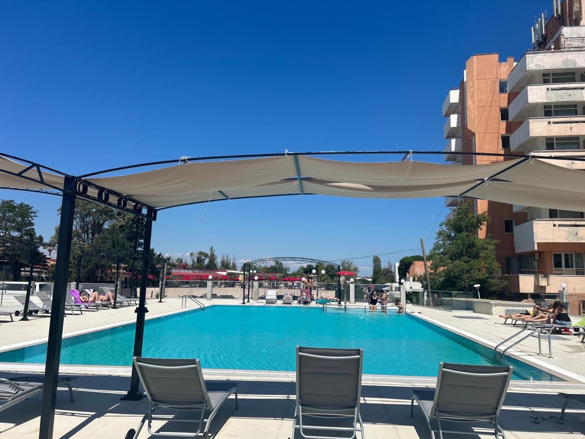 Alessio Hotel Residence Костинешти Экстерьер фото